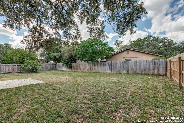 Listing photo id 20 for 7255 Webbwood