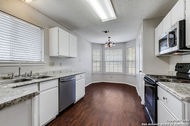Listing photo id 7 for 7255 Webbwood