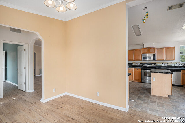 Image 5 of 37 For 5128 Ditto Road W