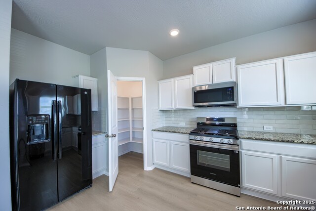 Listing photo id 8 for 9704 Marbach Pass