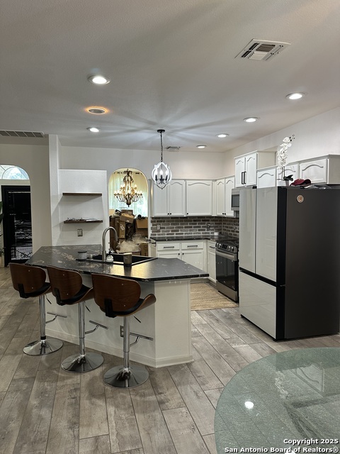 Image 3 of 24 For 9506 Willow Hollow