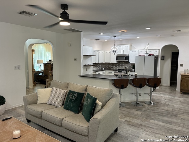 Image 4 of 24 For 9506 Willow Hollow