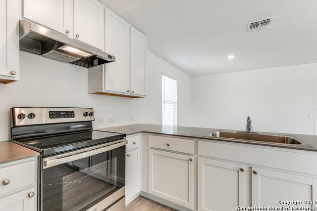 Image 11 of 28 For 13206 Dutra