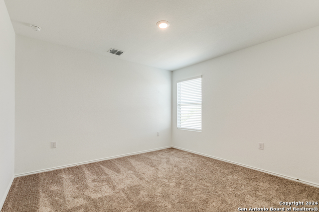 Image 18 of 28 For 13206 Dutra