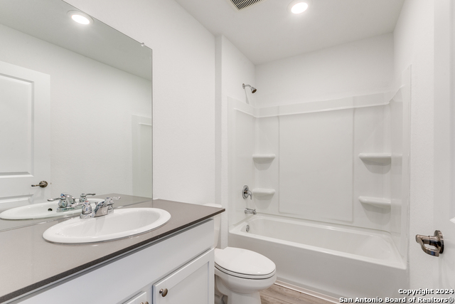 Image 24 of 28 For 13206 Dutra