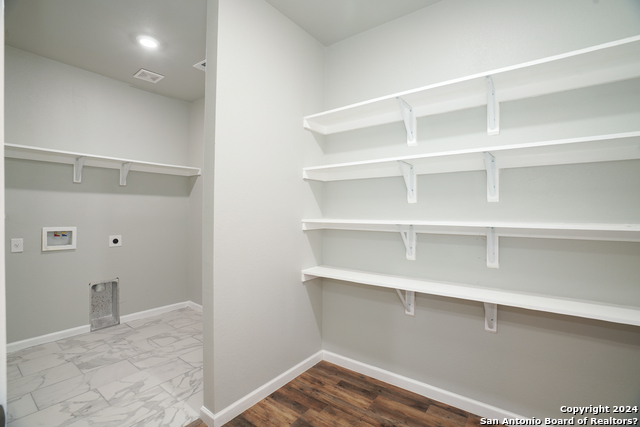 Image 10 of 33 For 3723 Commercial