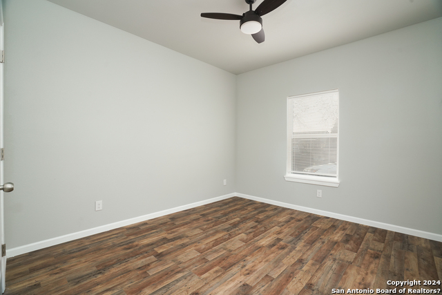 Image 19 of 33 For 3723 Commercial