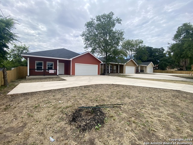 Image 29 of 33 For 3723 Commercial