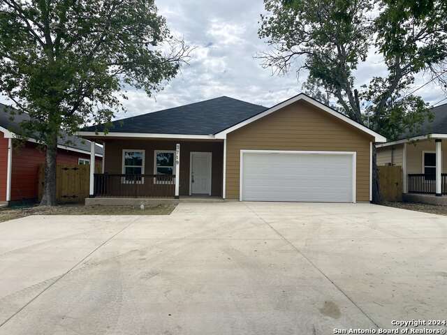 Image 31 of 33 For 3723 Commercial