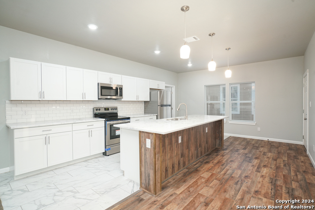 Image 6 of 33 For 3723 Commercial