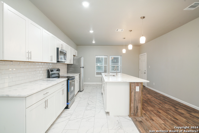 Image 7 of 33 For 3723 Commercial