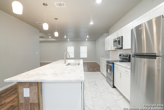 Image 8 of 33 For 3723 Commercial