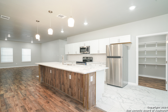 Image 9 of 33 For 3723 Commercial