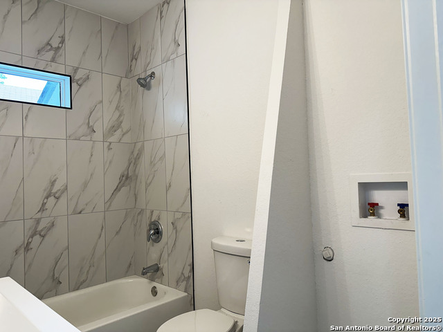 Image 18 of 35 For 325 Robert E Lee