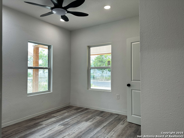 Image 24 of 35 For 325 Robert E Lee