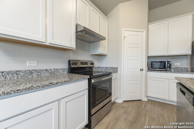 Image 9 of 29 For 765 Stonemanor Bay