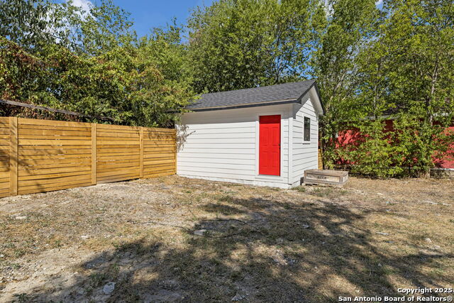 Image 39 of 51 For 1611 French Pl W