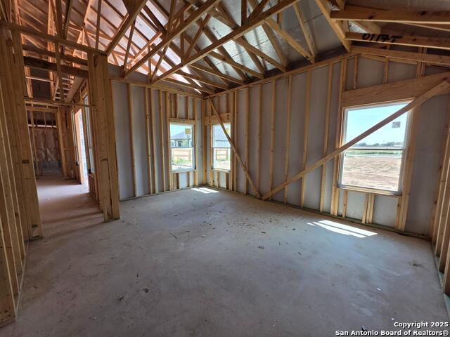 Listing photo id 12 for 12918 Horseback Pl