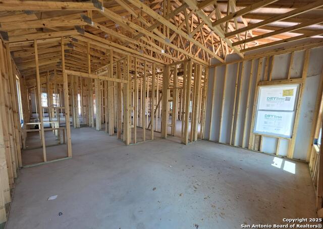 Listing photo id 13 for 12918 Horseback Pl