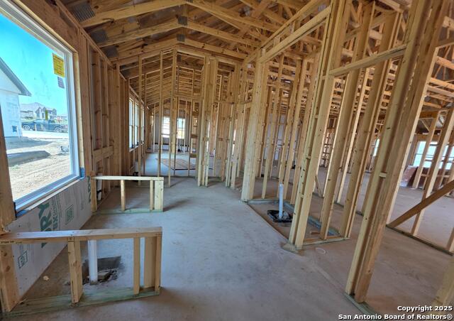 Listing photo id 14 for 12918 Horseback Pl