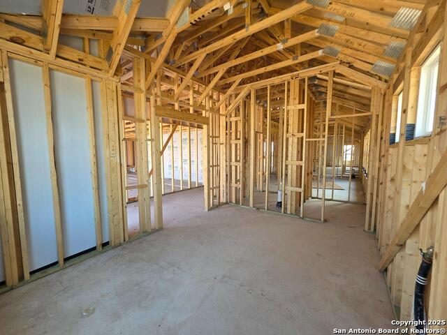 Listing photo id 3 for 12918 Horseback Pl