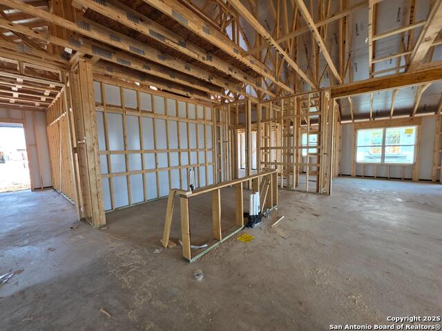Listing photo id 5 for 12918 Horseback Pl