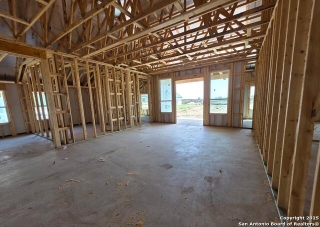 Listing photo id 6 for 12918 Horseback Pl