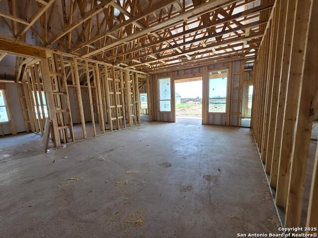 Listing photo id 7 for 12918 Horseback Pl