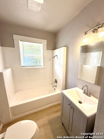 Image 17 of 29 For 1834 Center St