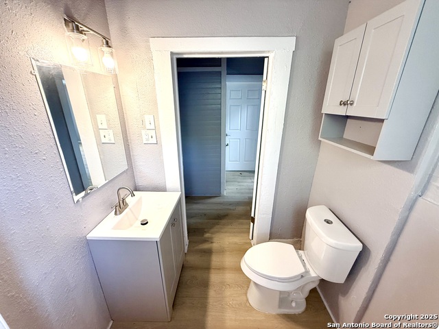 Image 18 of 29 For 1834 Center St