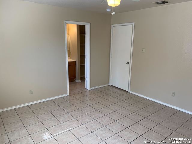 Image 11 of 32 For 7560 Oak Chase