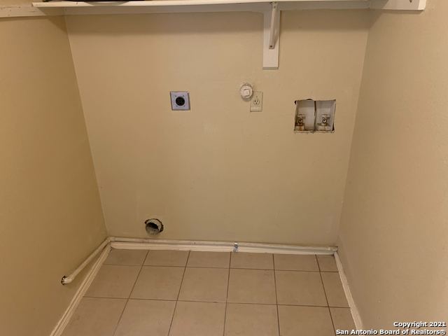 Image 13 of 32 For 7560 Oak Chase