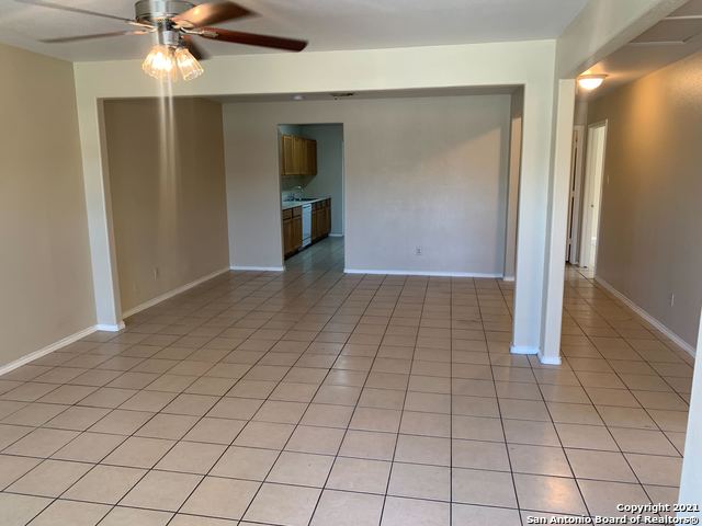 Image 3 of 32 For 7560 Oak Chase