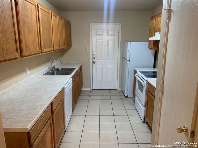 Image 5 of 32 For 7560 Oak Chase