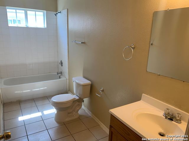 Image 8 of 32 For 7560 Oak Chase