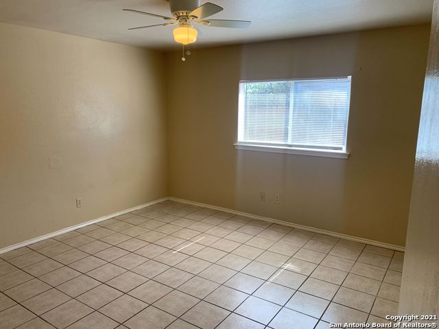 Image 9 of 32 For 7560 Oak Chase