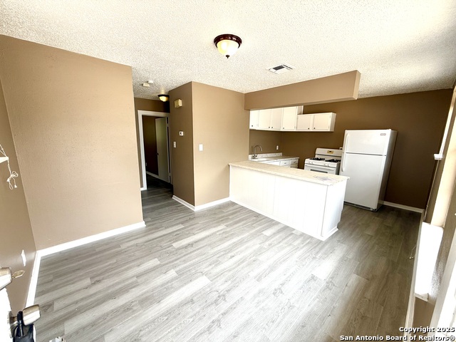 Image 3 of 17 For 1827 Highland Blvd