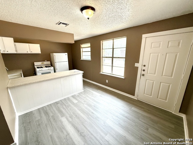 Image 4 of 17 For 1827 Highland Blvd