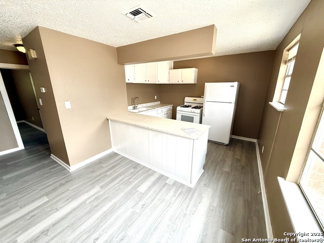 Image 5 of 17 For 1827 Highland Blvd