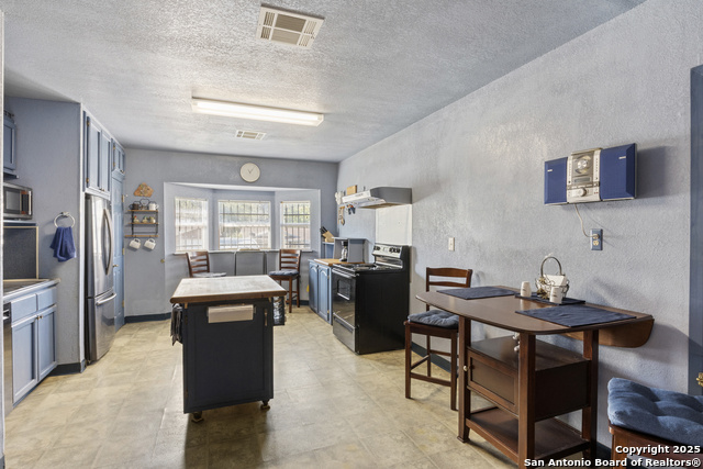 Listing photo id 8 for 5119 Oldstead St.