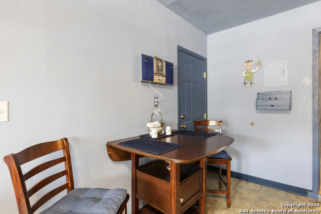 Listing photo id 9 for 5119 Oldstead St.