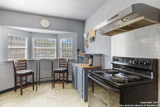 Listing photo id 10 for 5119 Oldstead St.