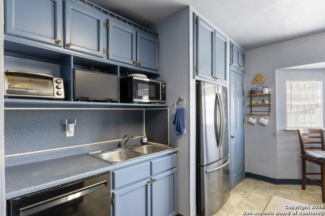 Listing photo id 12 for 5119 Oldstead St.