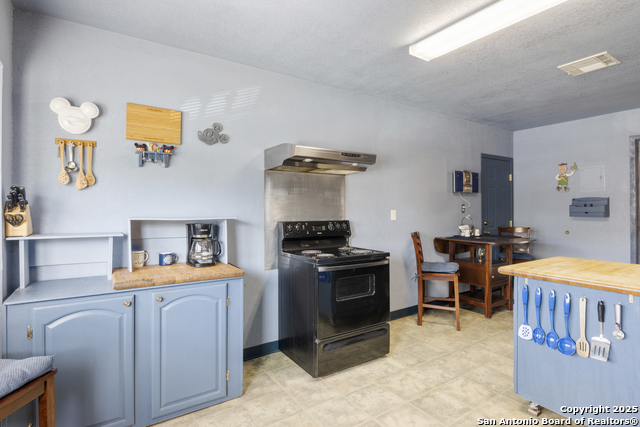 Listing photo id 14 for 5119 Oldstead St.