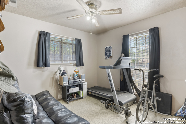 Listing photo id 15 for 5119 Oldstead St.