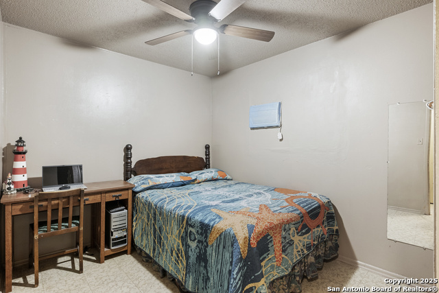 Listing photo id 17 for 5119 Oldstead St.