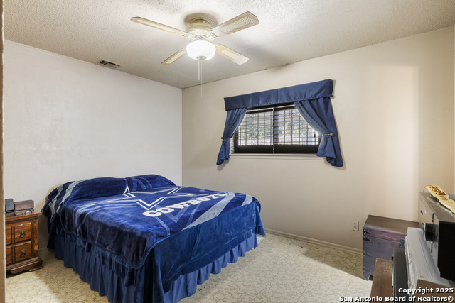 Listing photo id 18 for 5119 Oldstead St.