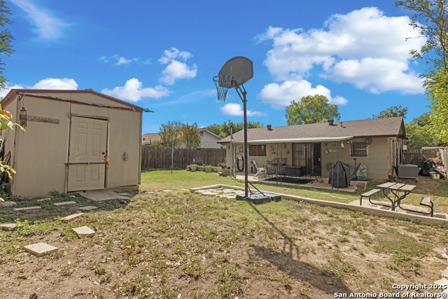 Listing photo id 22 for 5119 Oldstead St.