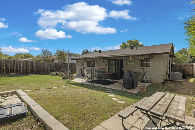 Listing photo id 23 for 5119 Oldstead St.