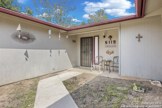 Listing photo id 2 for 5119 Oldstead St.